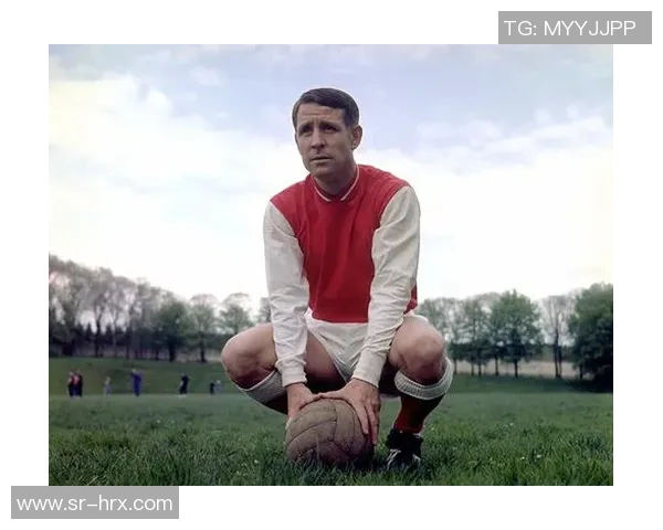 马丁内斯的传奇之路：从青涩少年到足球巨星的成长故事